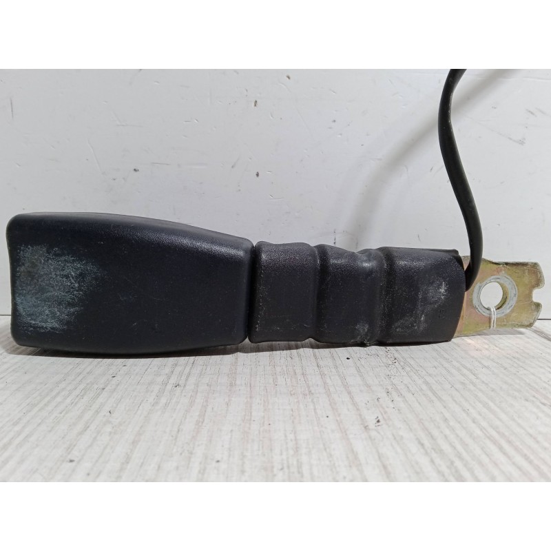 Recambio de anclaje cinturon delantero izquierdo para hyundai getz (tb) 1.3 referencia OEM IAM   