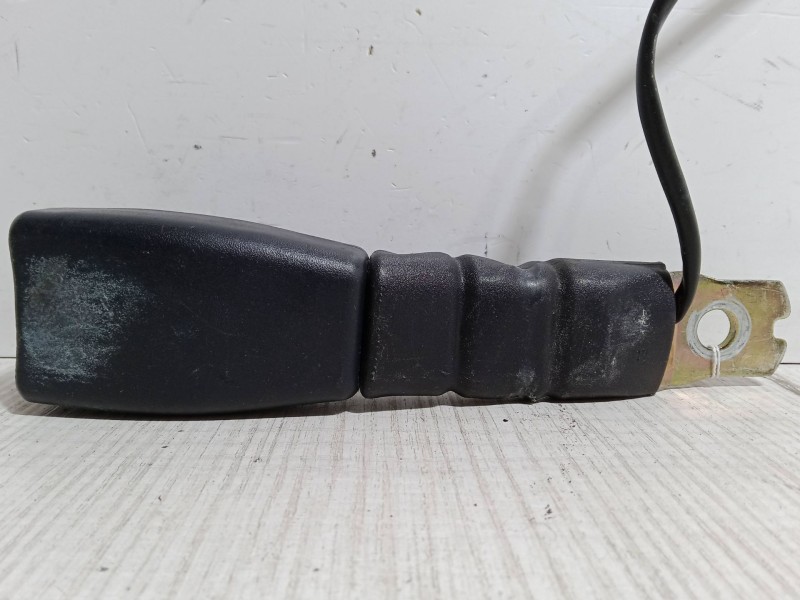 Recambio de anclaje cinturon delantero izquierdo para hyundai getz (tb) 1.3 referencia OEM IAM   