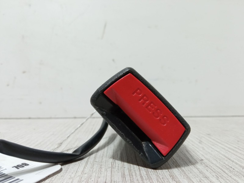 Recambio de anclaje cinturon trasero derecho para ssangyong tivoli 1.6 referencia OEM IAM   