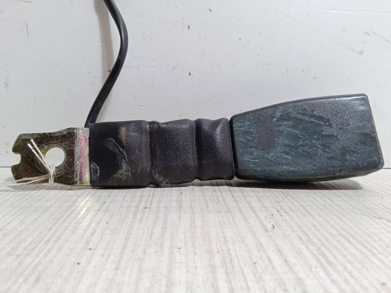 Recambio de anclaje cinturon delantero izquierdo para hyundai getz (tb) 1.3 referencia OEM IAM   