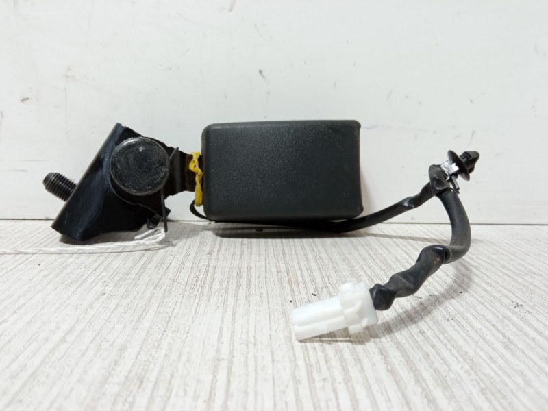 Recambio de anclaje cinturon trasero derecho para ssangyong tivoli 1.6 referencia OEM IAM   