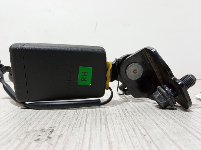 Recambio de anclaje cinturon trasero derecho para ssangyong tivoli 1.6 referencia OEM IAM   