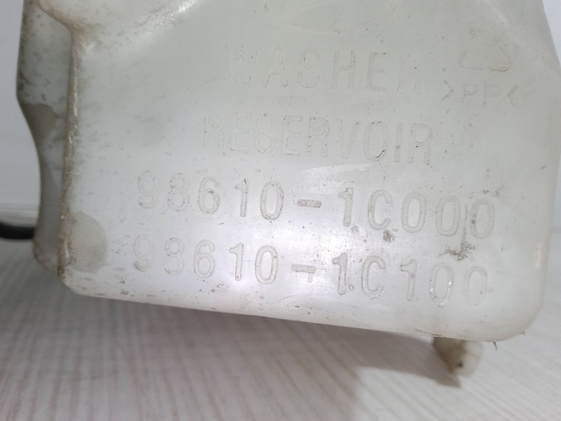 Recambio de botella liquido limpiaparabrisas para hyundai getz (tb) 1.3 referencia OEM IAM   