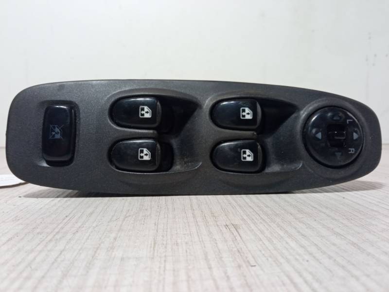 MANDO ELEVALUNAS DELANTERO IZQUIERDO 620W10270 