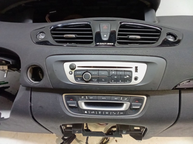 Recambio de salpicadero para renault scénic iii (jz0/1_) 1.5 dci referencia OEM IAM   