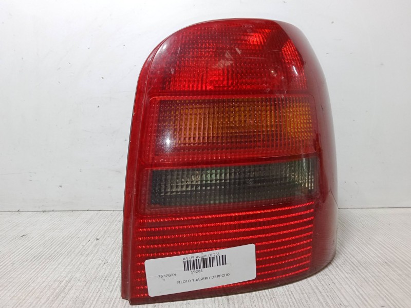 Recambio de piloto trasero derecho para audi a4 b5 avant (8d5) 1.9 tdi referencia OEM IAM 8D9945096  