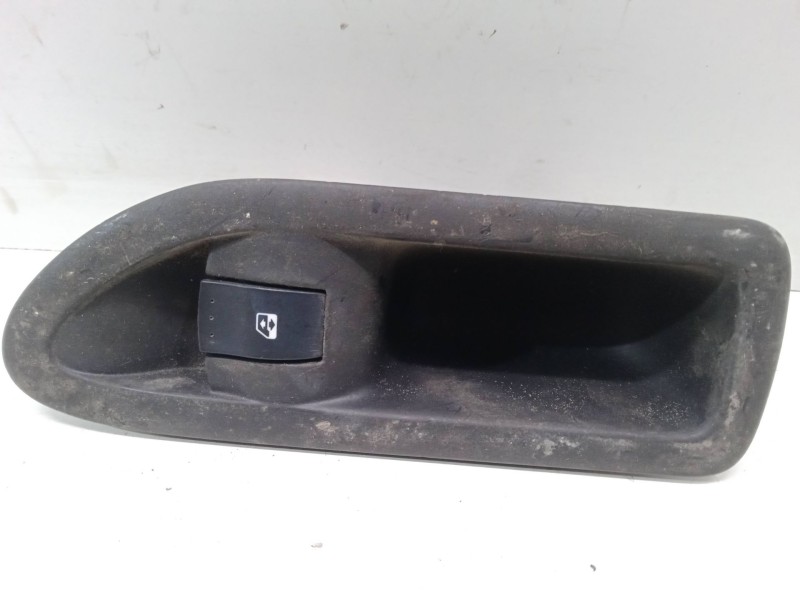 Recambio de mando elevalunas trasero izquierdo para renault laguna ii (bg0/1_) 1.6 16v (bg0a, bg0l) referencia OEM IAM   