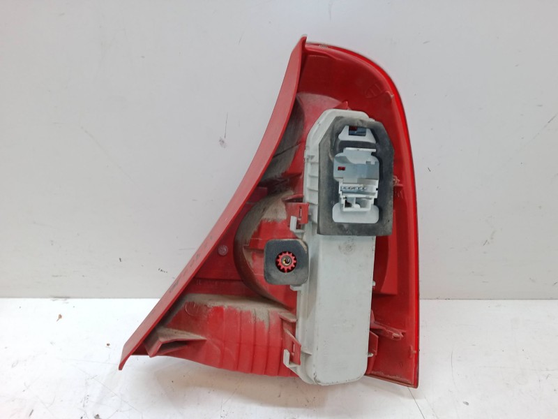 Recambio de piloto trasero izquierdo para renault clio ii (bb_, cb_) 1.5 dci (b/cb08) referencia OEM IAM   