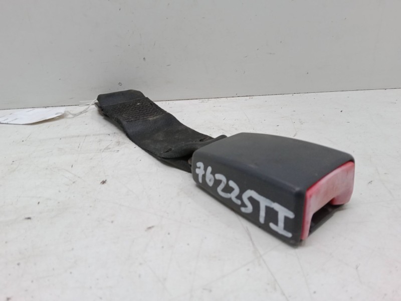 Recambio de anclaje cinturon trasero izquierdo para fiat punto (176_) 55 1.1 referencia OEM IAM   