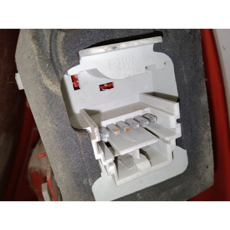 Recambio de piloto trasero izquierdo para renault clio ii (bb_, cb_) 1.5 dci (b/cb08) referencia OEM IAM   