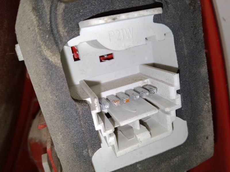 Recambio de piloto trasero izquierdo para renault clio ii (bb_, cb_) 1.5 dci (b/cb08) referencia OEM IAM   