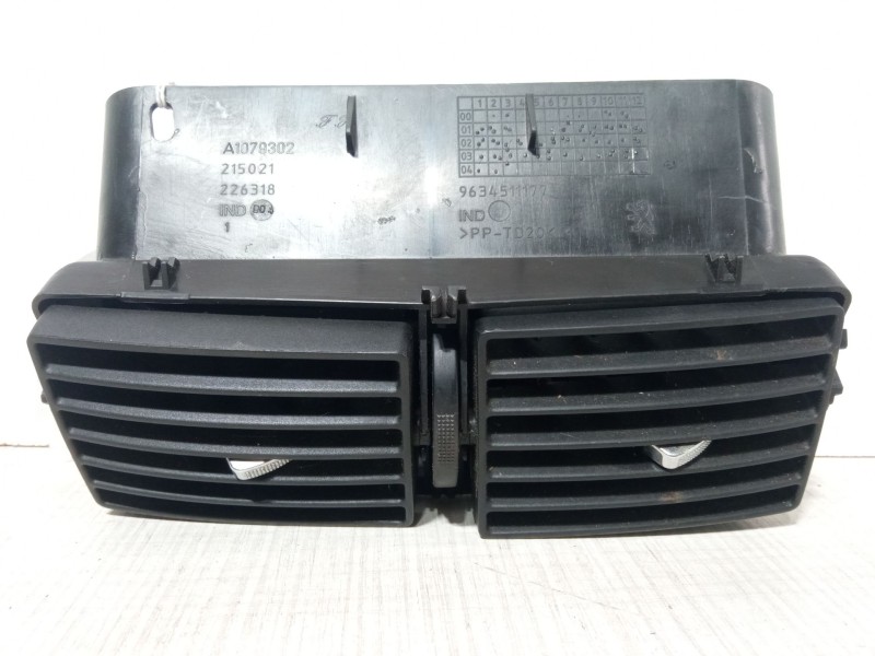 Recambio de aireador central para peugeot 307 sw (3h) 2.0 hdi 110 referencia OEM IAM A1079302  