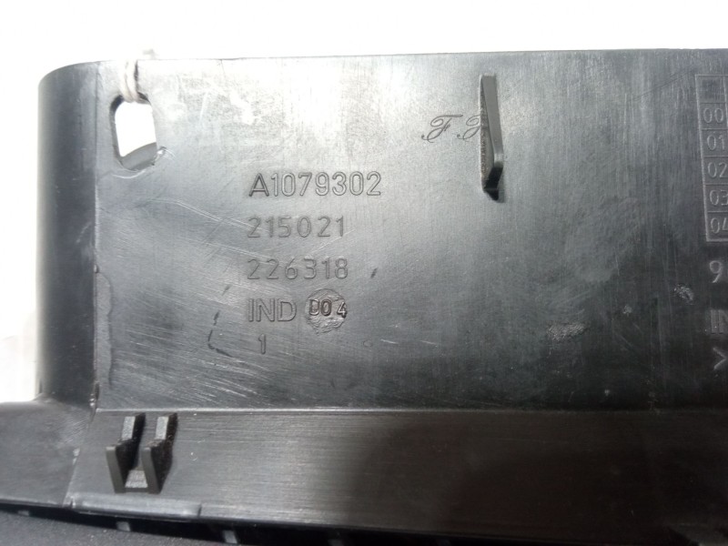 Recambio de aireador central para peugeot 307 sw (3h) 2.0 hdi 110 referencia OEM IAM A1079302  