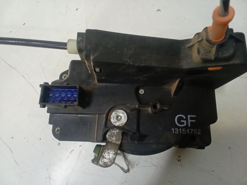 Recambio de cerradura puerta delantera derecha para opel combo tour 1.7 cdti 16v referencia OEM IAM   