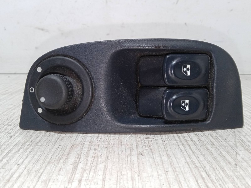 Recambio de mando elevalunas delantero izquierdo para renault megane i (ba0/1_) 1.9 dci (ba05, ba1f) referencia OEM IAM   