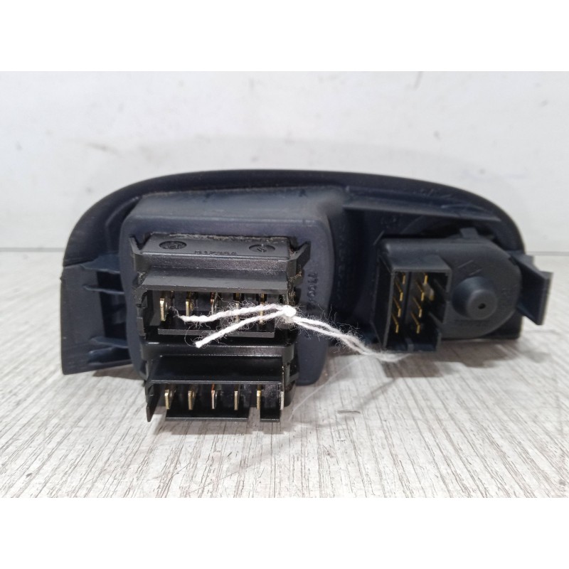 Recambio de mando elevalunas delantero izquierdo para renault megane i (ba0/1_) 1.9 dci (ba05, ba1f) referencia OEM IAM   