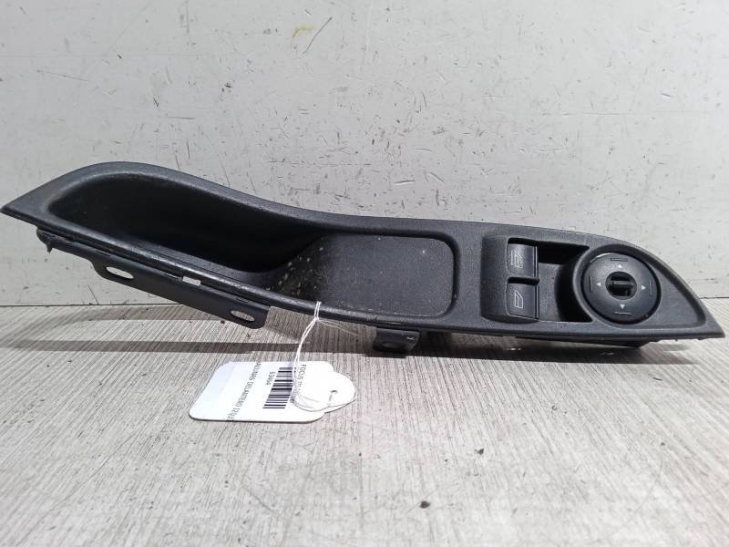 MANDO ELEVALUNAS DELANTERO IZQUIERDO AM5T14A132 