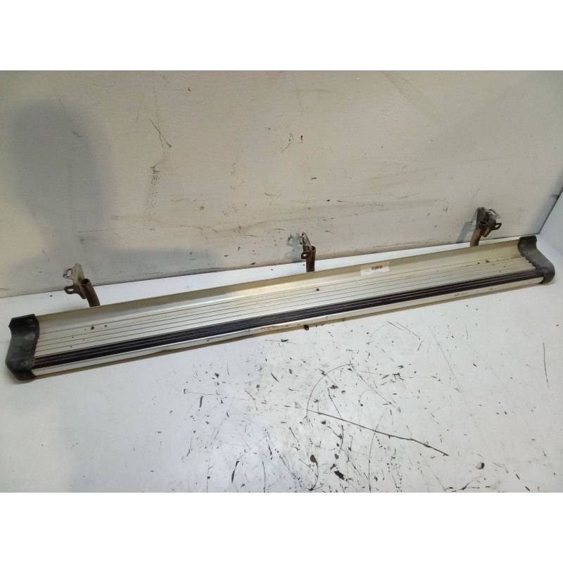 Recambio de estribo derecho para mitsubishi l200 (k7_t, k6_t, k5_t) 2.5 td 4wd (k74t) referencia OEM IAM   
