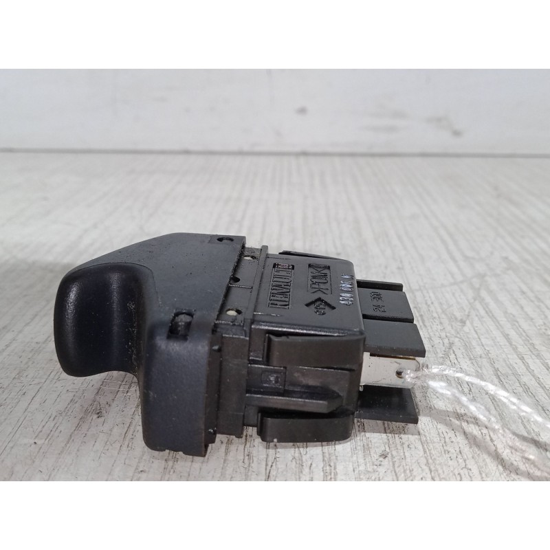 Recambio de mando elevalunas trasero derecho para renault megane i (ba0/1_) 1.9 dci (ba05, ba1f) referencia OEM IAM A1282A  