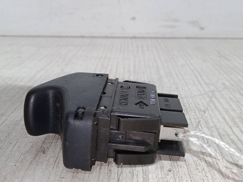 Recambio de mando elevalunas trasero derecho para renault megane i (ba0/1_) 1.9 dci (ba05, ba1f) referencia OEM IAM A1282A  