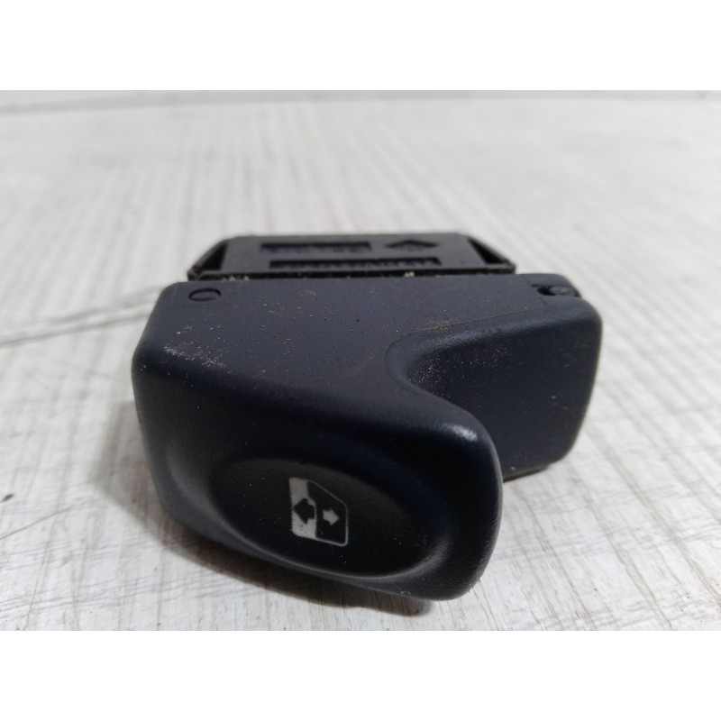 Recambio de mando elevalunas trasero izquierdo para renault megane i (ba0/1_) 1.9 dci (ba05, ba1f) referencia OEM IAM   