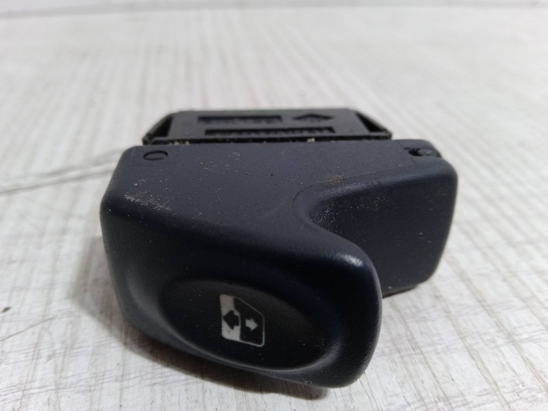 Recambio de mando elevalunas trasero izquierdo para renault megane i (ba0/1_) 1.9 dci (ba05, ba1f) referencia OEM IAM   