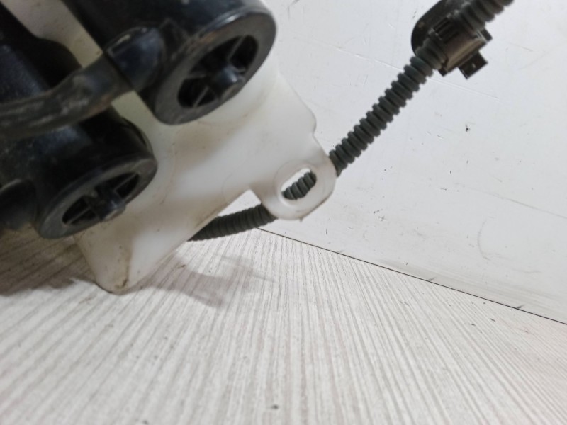 Recambio de botella liquido limpiaparabrisas para peugeot 108 1.2 referencia OEM IAM   