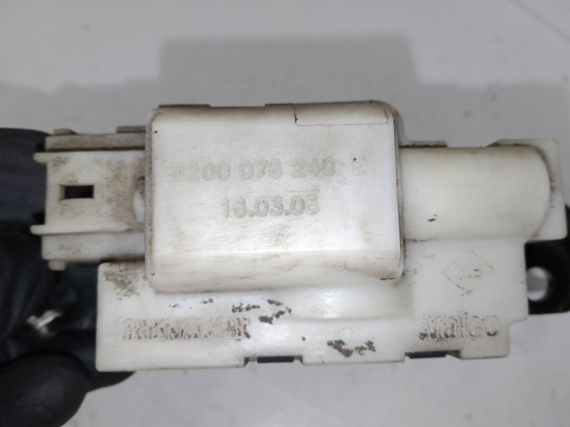 Recambio de cerradura maletero / porton para renault scénic ii (jm0/1_) 1.9 dci (jm0g, jm12, jm1g, jm2c) referencia OEM IAM 8200