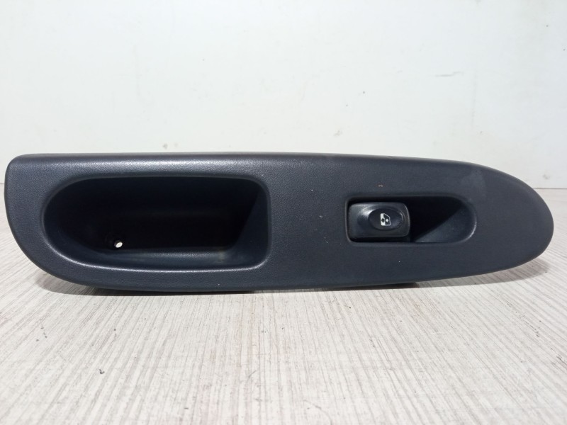 Recambio de mando elevalunas delantero derecho para renault clio ii (bb_, cb_) 1.6 (b/cb0d, bb00) referencia OEM IAM 7700433532E