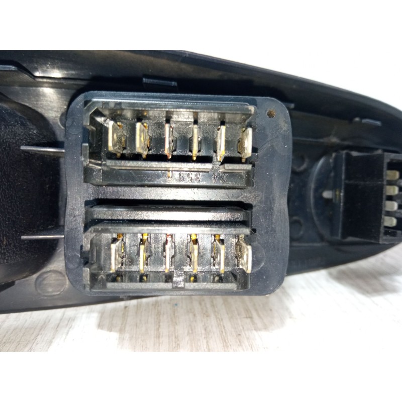 Recambio de mando elevalunas delantero izquierdo para renault clio ii (bb_, cb_) 1.6 (b/cb0d, bb00) referencia OEM IAM 770043353