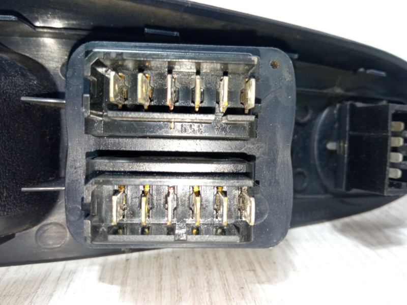 Recambio de mando elevalunas delantero izquierdo para renault clio ii (bb_, cb_) 1.6 (b/cb0d, bb00) referencia OEM IAM 770043353