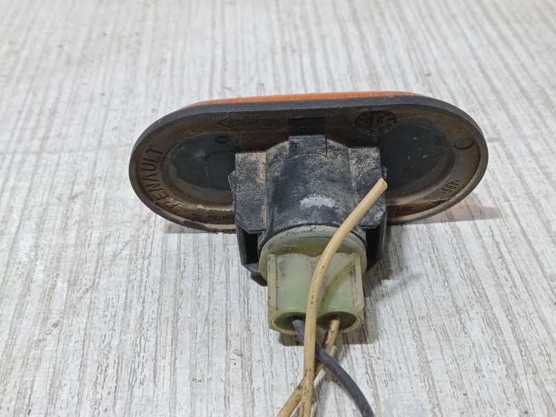 Recambio de intermitente lateral izquierdo para renault megane i (ba0/1_) 1.9 dci (ba05, ba1f) referencia OEM IAM   