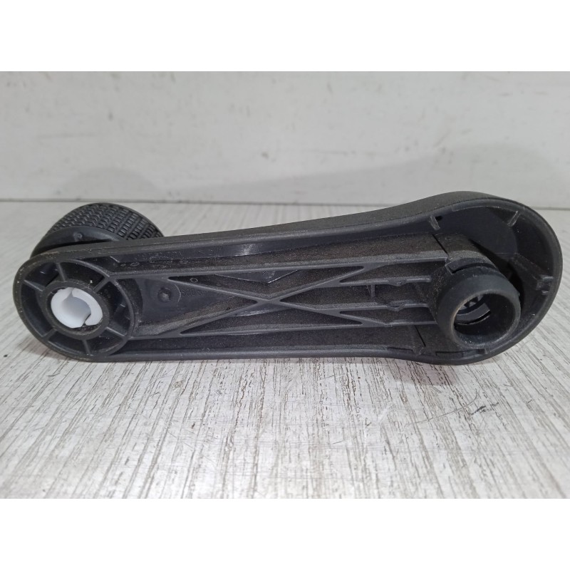 Recambio de maneta elevalunas puerta trasera izquierda para volkswagen polo (9n_, 9a_) 1.2 12v referencia OEM IAM   