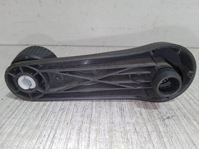 Recambio de maneta elevalunas puerta trasera izquierda para volkswagen polo (9n_, 9a_) 1.2 12v referencia OEM IAM   