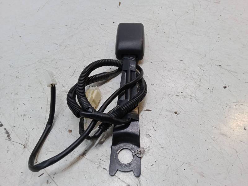ANCLAJE CINTURON DELANTERO DERECHO 