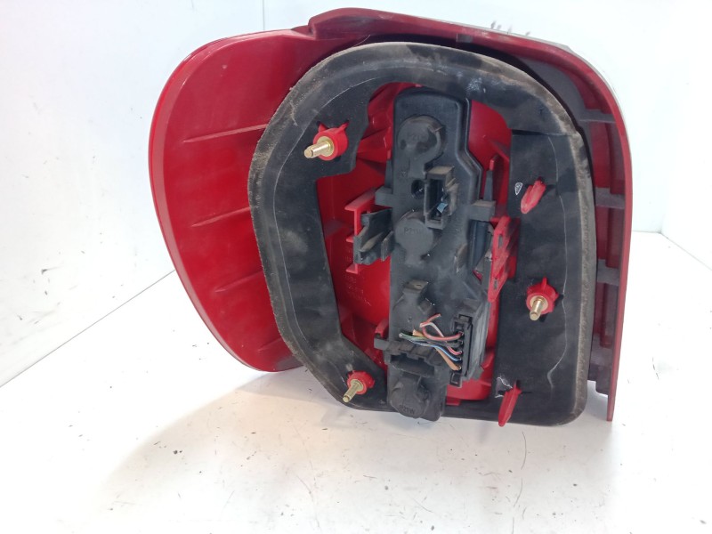 Recambio de piloto trasero derecho para volkswagen polo (6n2) 1.4 16v referencia OEM IAM   