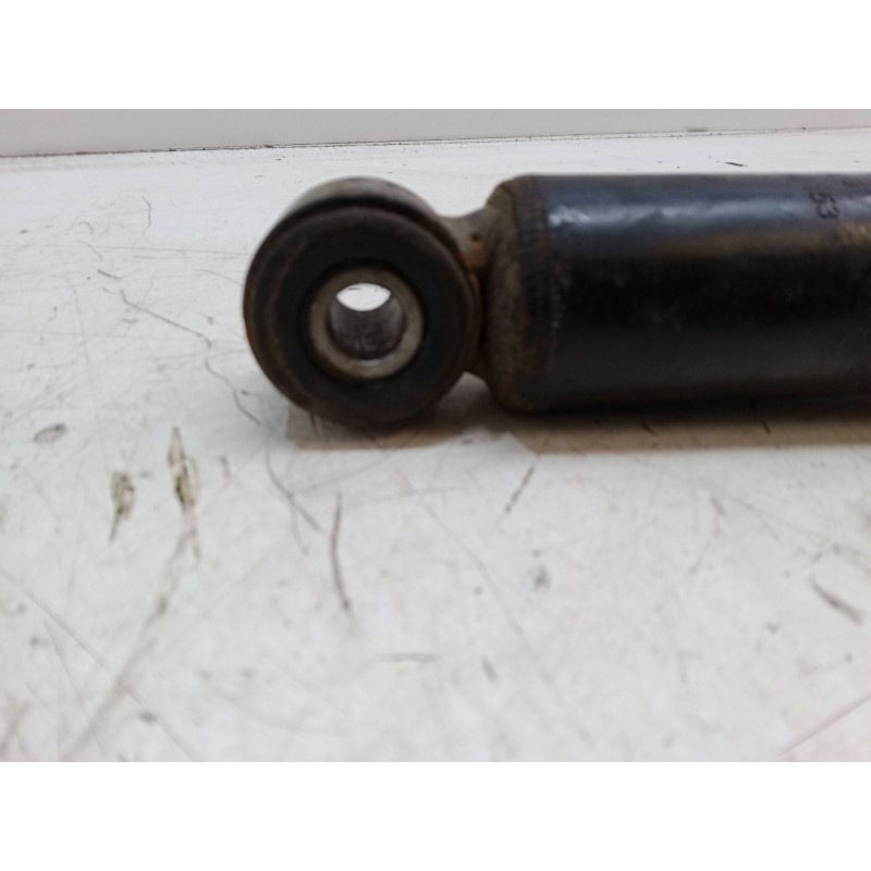 Recambio de amortiguador trasero derecho para nissan cabstar (f24m, f24w) 28.11 dci, 32.11 dci, 35.11 dci 2.5 (f24m) referencia 