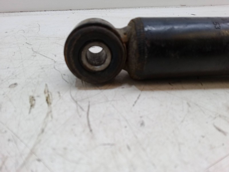 Recambio de amortiguador trasero derecho para nissan cabstar (f24m, f24w) 28.11 dci, 32.11 dci, 35.11 dci 2.5 (f24m) referencia 