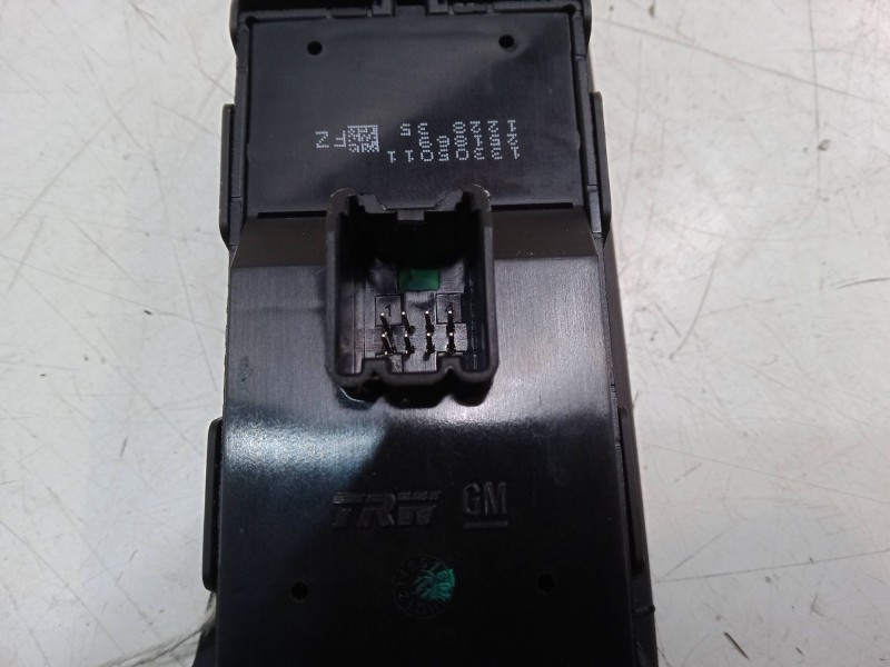 Recambio de mando elevalunas delantero izquierdo para opel astra j (p10) 1.7 cdti (68) referencia OEM IAM 13305011  251869