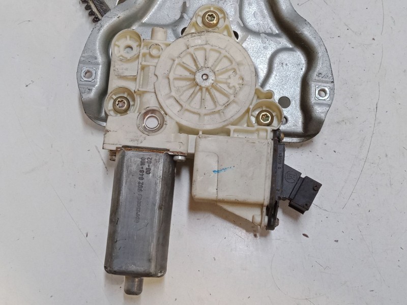 Recambio de elevalunas electrico delantero derecho para toyota corolla (_e12_) 1.4 d (nde120_) referencia OEM IAM 991668104  