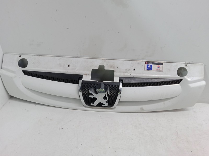 Recambio de rejillas capo para peugeot partner caja/chasis 1.6 hdi referencia OEM IAM   