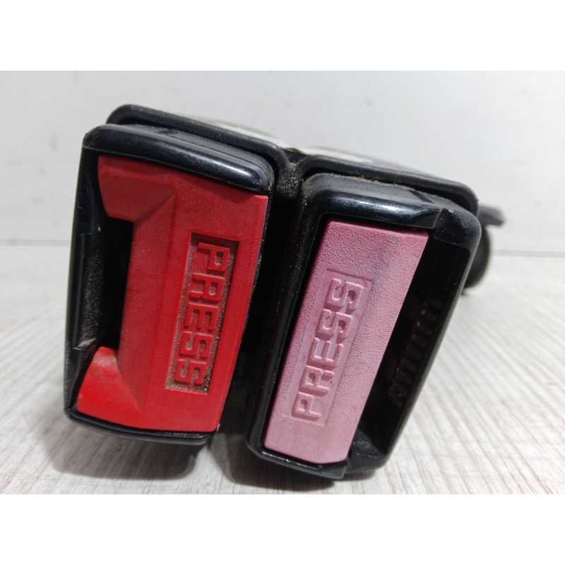 Recambio de anclaje cinturon trasero izquierdo para renault megane i (ba0/1_) 1.9 dci (ba05, ba1f) referencia OEM IAM   