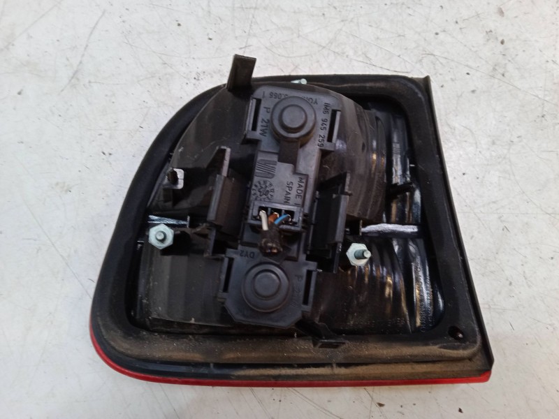 Recambio de piloto trasero porton derecho para seat leon (1m1) 1.6 16 v referencia OEM IAM   