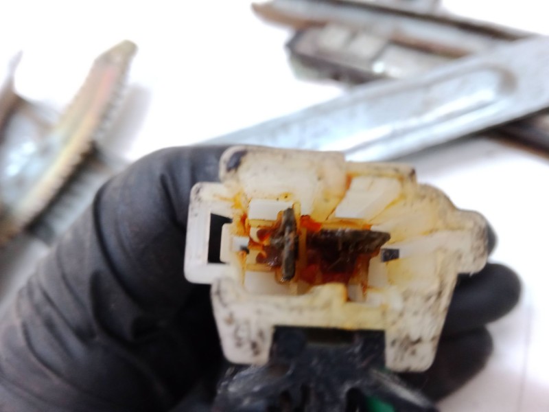 Recambio de elevalunas electrico trasero derecho para mitsubishi montero io i (h6_w, h7_w) 1.8 (h76w, h66w) referencia OEM IAM  