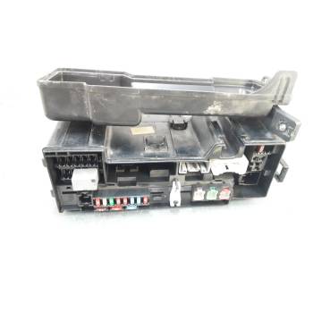 CAJA RELES / FUSIBLES 