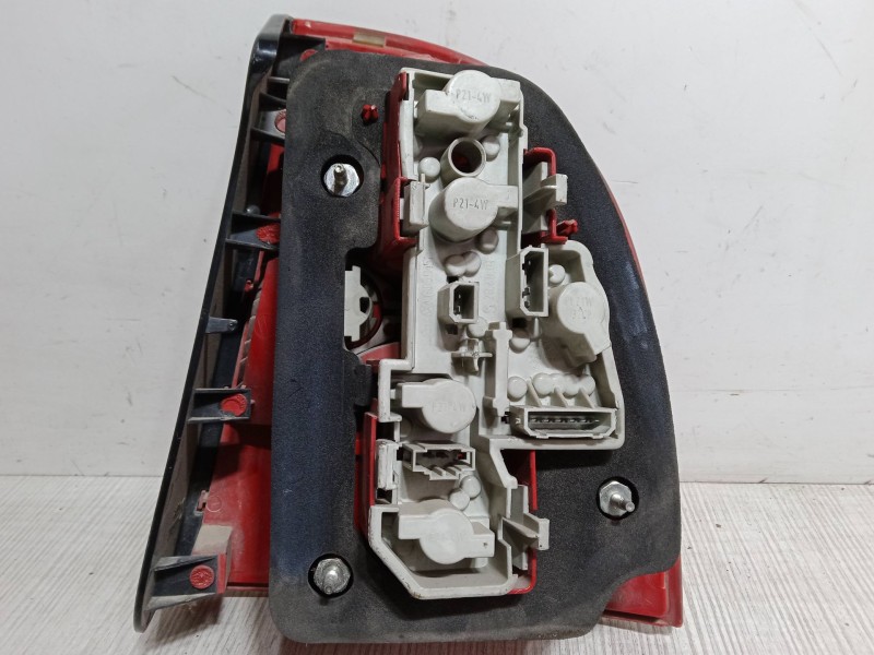 Recambio de piloto trasero izquierdo para volkswagen passat b5.5 (3b3) 1.9 tdi referencia OEM IAM   