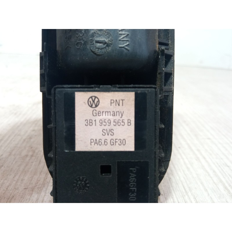 Recambio de maneta interior puerta delantera izquierda para volkswagen golf iv (1j1) 1.9 tdi referencia OEM IAM 3B1837113G  