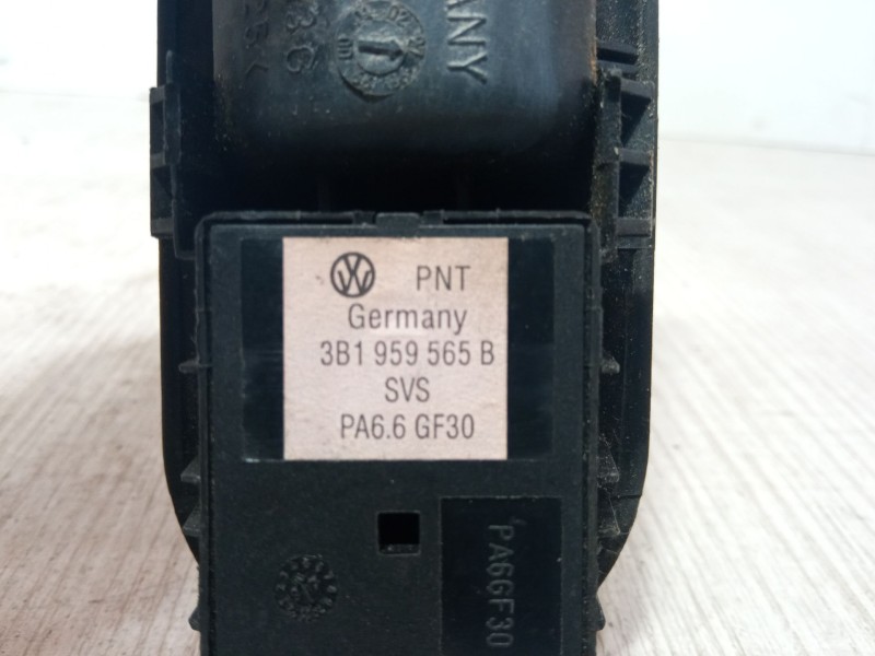 Recambio de maneta interior puerta delantera izquierda para volkswagen golf iv (1j1) 1.9 tdi referencia OEM IAM 3B1837113G  