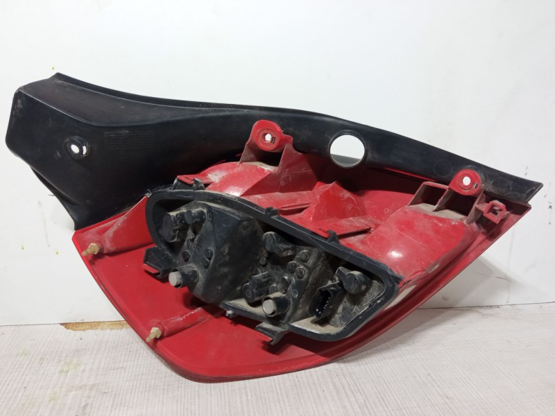 Recambio de piloto trasero derecho para renault clio iii (br0/1, cr0/1) 1.2 16v (br02, br0j, br11, cr02, cr0j, cr11) referencia 
