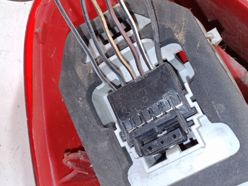 Recambio de piloto trasero derecho para renault clio ii (bb_, cb_) 1.2 16v (bb05, bb0w, bb11, bb27, bb2t, bb2u, bb2v, cb05,... r